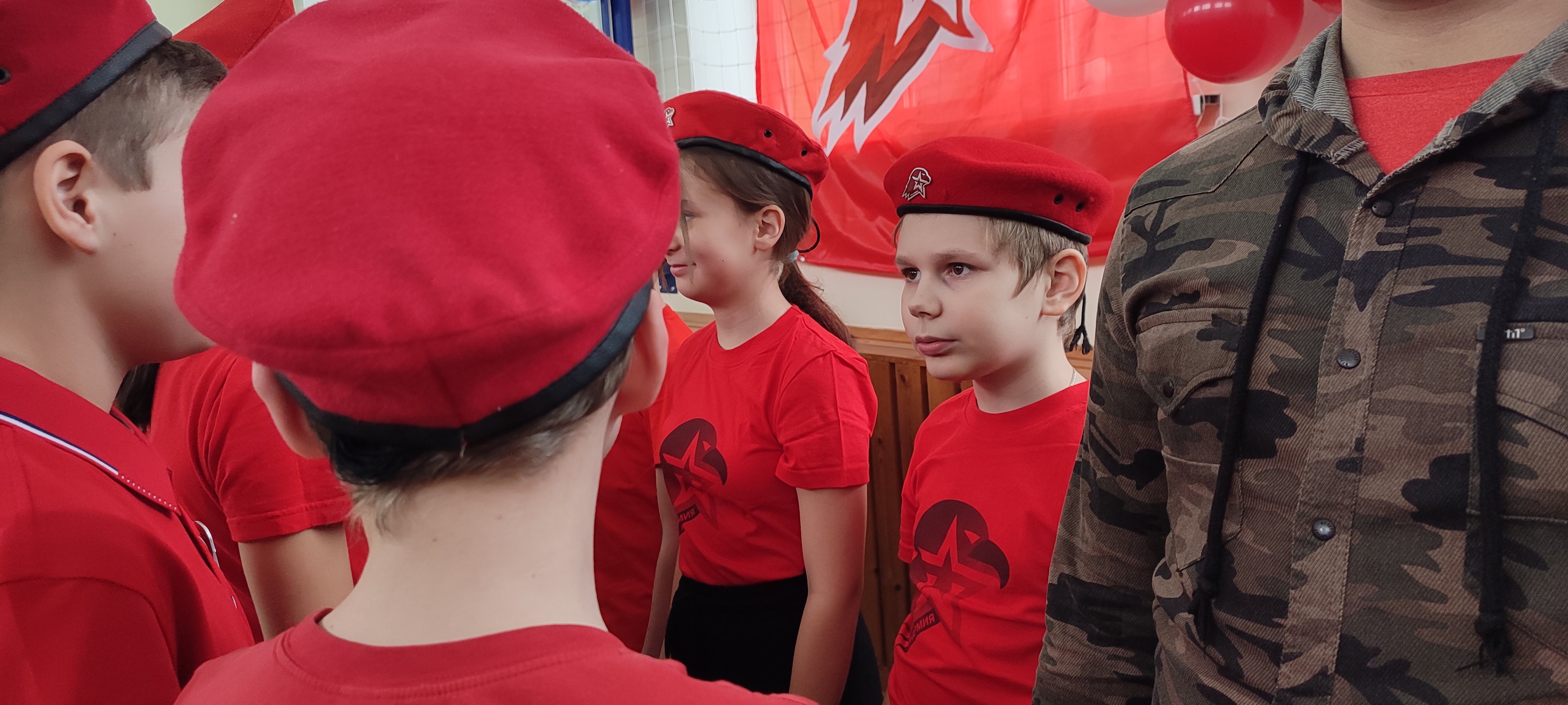 Торжественная церемония посвящения обучающихся 5  класса   в ряды Всероссийского детско-юношеского военно-патриотического общественного движения «ЮНАРМИЯ».